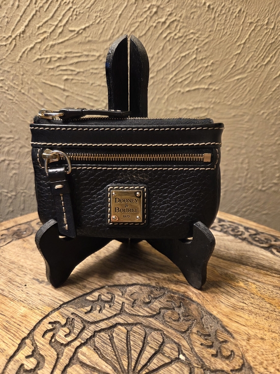 Dooney & Bourke Handbags - Dooney & Bourke Black Leather Zip Coin Pouch w/ keychain inside.
